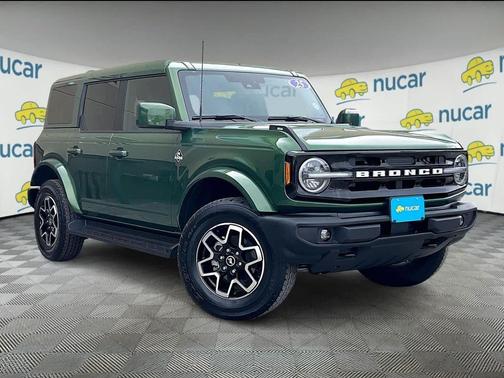 ERUPTION GREEN METALLIC 2025 Ford Bronco Outer Banks