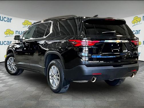 Mosaic Black Metallic 2022 Chevrolet Traverse LT Cloth