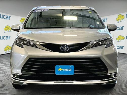 2024 Toyota Sienna XLE