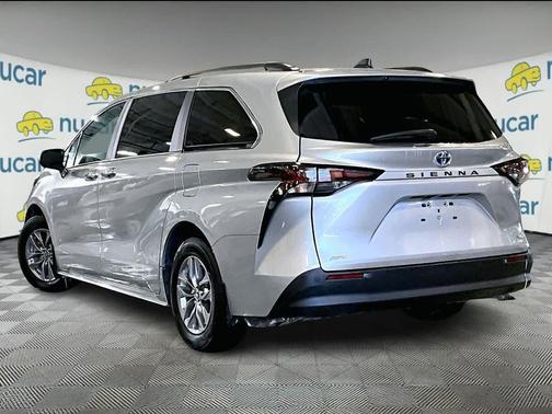 2024 Toyota Sienna XLE