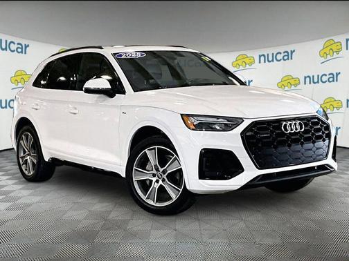 White 2025 Audi Q5 45 S line Premium