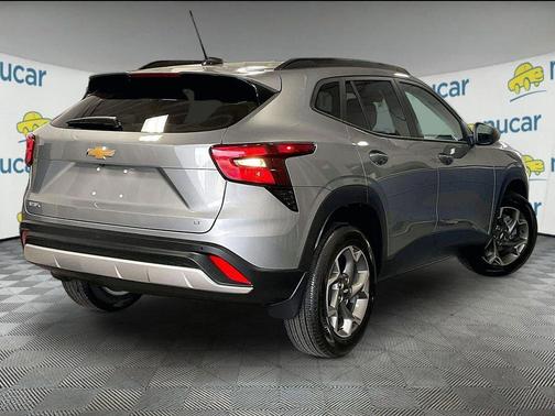 Sterling Gray Metallic 2025 Chevrolet Trax LT