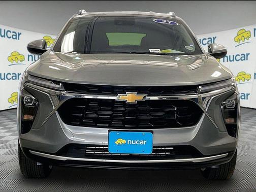 Sterling Gray Metallic 2025 Chevrolet Trax LT