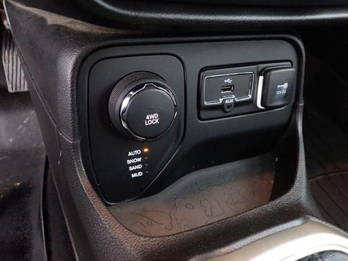 Glacier Metallic 2017 Jeep Renegade Sport