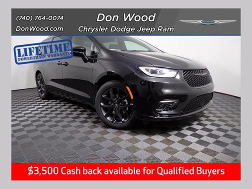 Diamond Black 2026 Chrysler Pacifica Select