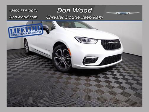 Bright White Clearcoat 2026 Chrysler Pacifica Pinnacle