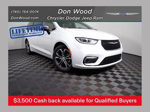 Bright White Clearcoat 2026 Chrysler Pacifica Pinnacle