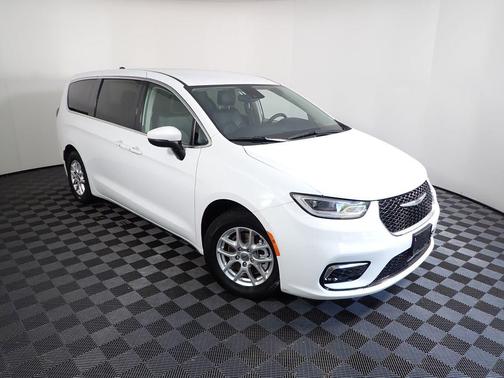 Bright White Clearcoat 2023 Chrysler Pacifica Touring-L