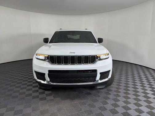 Bright White Clearcoat 2026 Jeep Grand Cherokee L Laredo