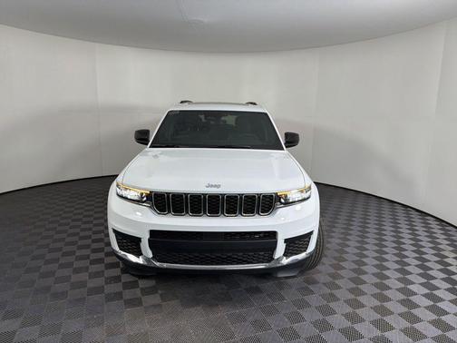 Bright White Clearcoat 2026 Jeep Grand Cherokee L Laredo
