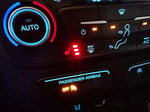 Lightning Blue Metallic 2018 Ford Escape SE