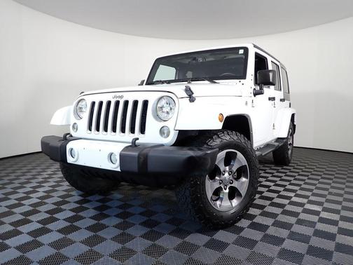 Bright White Clearcoat 2016 Jeep Wrangler Unlimited Sahara