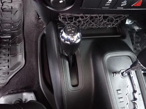 Bright White Clearcoat 2016 Jeep Wrangler Unlimited Sahara
