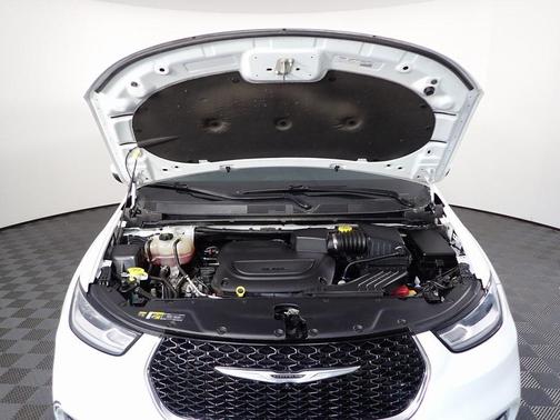 2023 Chrysler Pacifica Touring-L