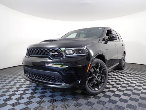 DB Black Crystal Clearcoat 2026 Dodge Durango GT HEMI V8