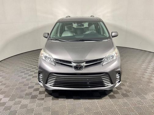 2019 Toyota Sienna XLE Premium