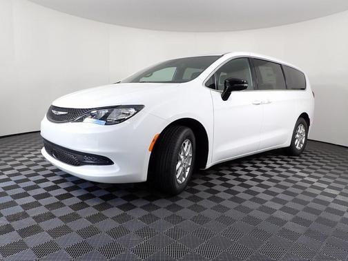 2025 Chrysler Voyager LX