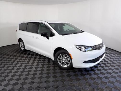 2025 Chrysler Voyager LX