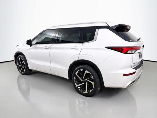 White Diamond 2022 Mitsubishi Outlander SEL