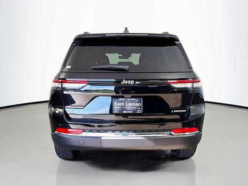 Diamond Black Crystal Pearlcoat 2026 Jeep Grand Cherokee Laredo