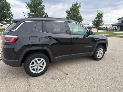 Diamond Black Crystal Pearlcoat 2020 Jeep Compass Sport