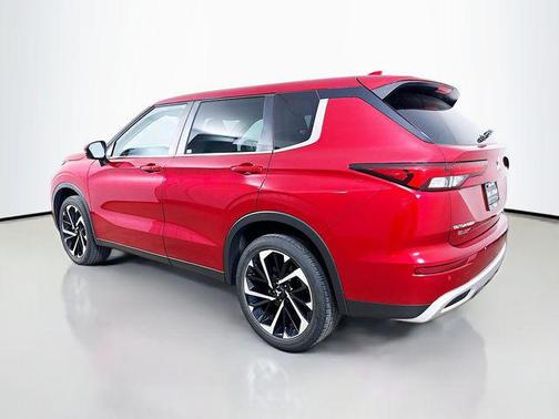 Red Diamond 2023 Mitsubishi Outlander SE 2.5 S-AWC