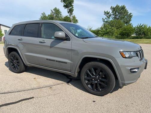 2022 Jeep Grand Cherokee Laredo