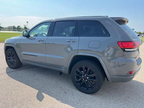 2022 Jeep Grand Cherokee Laredo