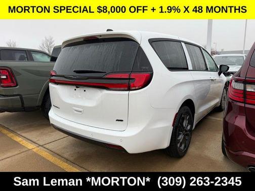 Bright White Clearcoat 2026 Chrysler Pacifica L