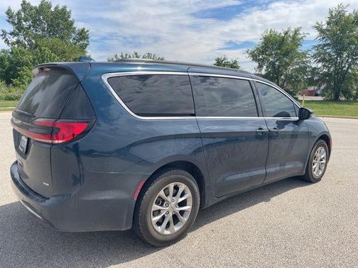 Fathom Blue Pearlcoat 2022 Chrysler Pacifica Touring L
