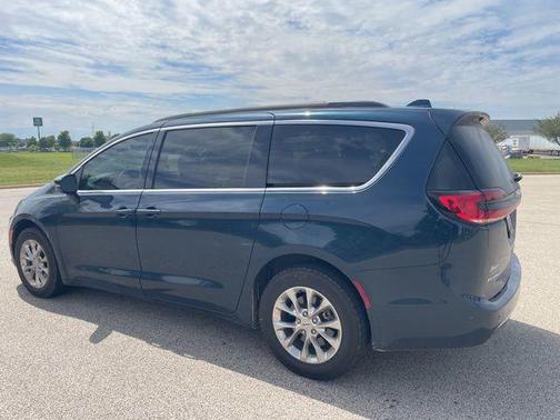 Fathom Blue Pearlcoat 2022 Chrysler Pacifica Touring L