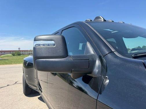 Diamond Black Crystal Pearlcoat 2026 RAM 3500 Laramie