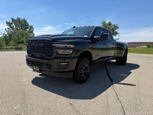 Diamond Black Crystal Pearlcoat 2026 RAM 3500 Laramie