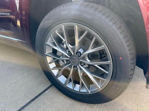 2025 Jeep Grand Cherokee Summit