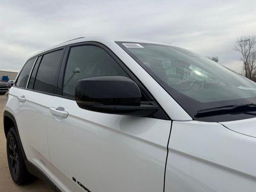 2026 Jeep Grand Cherokee Altitude