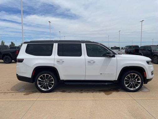 Bright White Clearcoat 2024 Jeep Wagoneer Series II
