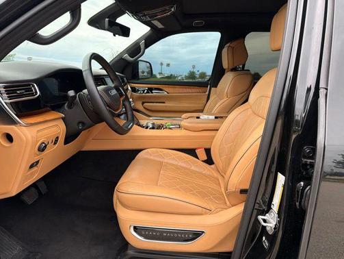 Diamond Black Crystal Pearlcoat 2023 Jeep Grand Wagoneer Series III