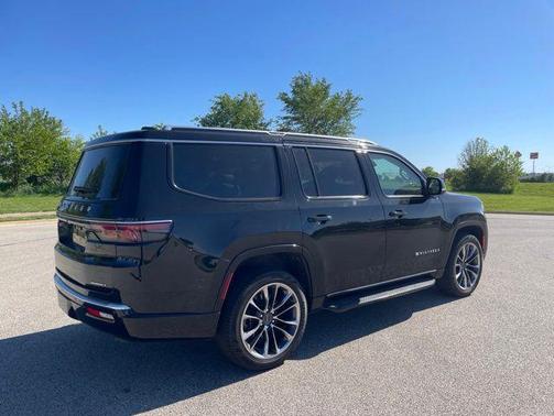 Diamond Black Crystal Pearlcoat 2024 Jeep Wagoneer Series II