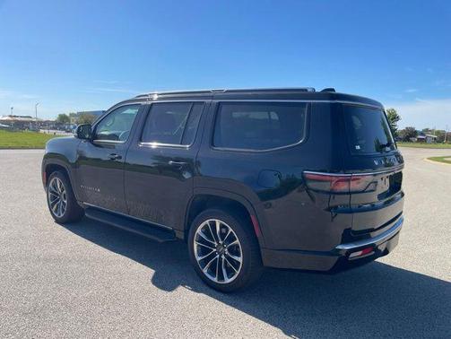 Diamond Black Crystal Pearlcoat 2024 Jeep Wagoneer Series II