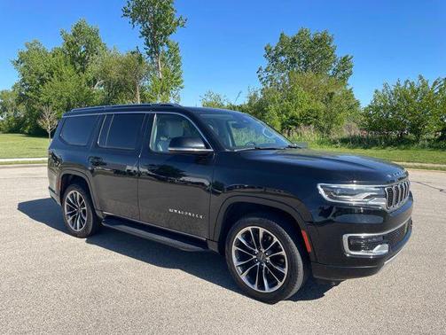 Diamond Black Crystal Pearlcoat 2024 Jeep Wagoneer Series II