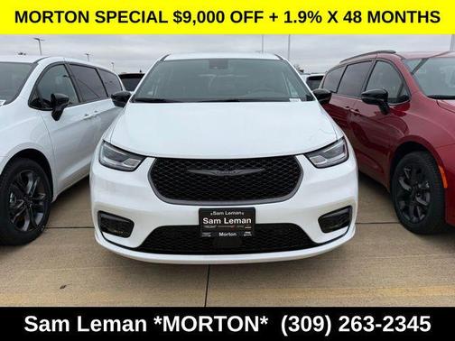 Bright White Clearcoat 2026 Chrysler Pacifica L