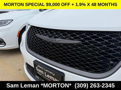 Bright White Clearcoat 2026 Chrysler Pacifica L
