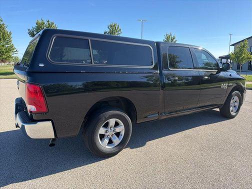 Diamond Black Crystal Pearlcoat 2019 RAM 1500 SLT