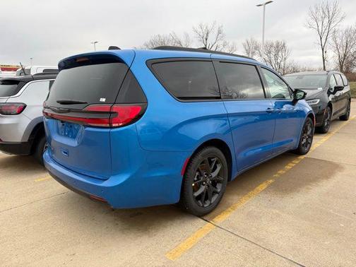 2026 Chrysler Pacifica L