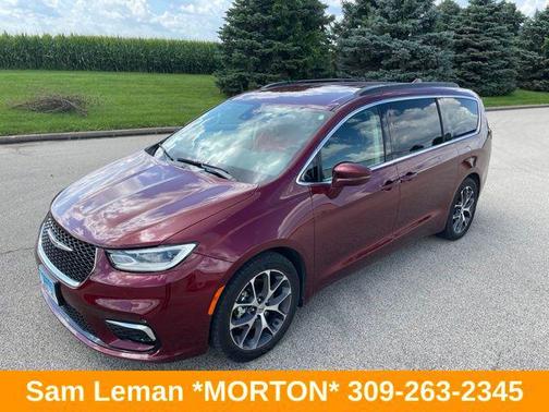 Velvet Red Pearlcoat 2022 Chrysler Pacifica Touring L
