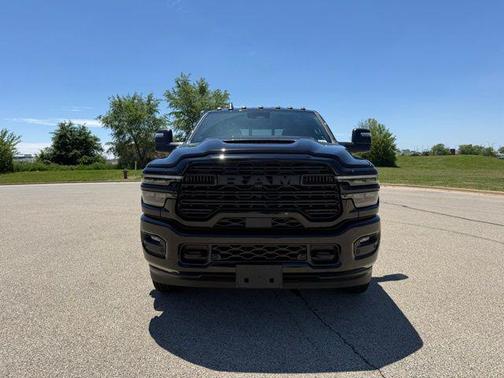 Diamond Black Crystal Pearlcoat 2026 RAM 3500 Laramie