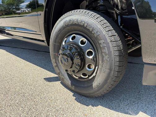 Diamond Black Crystal Pearlcoat 2026 RAM 3500 Laramie