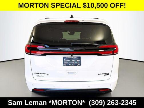 Bright White Clearcoat 2026 Chrysler Pacifica Limited