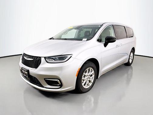 Silver Mist Clearcoat 2024 Chrysler Pacifica Touring L