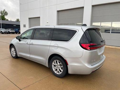 Silver Mist Clearcoat 2024 Chrysler Pacifica Touring L